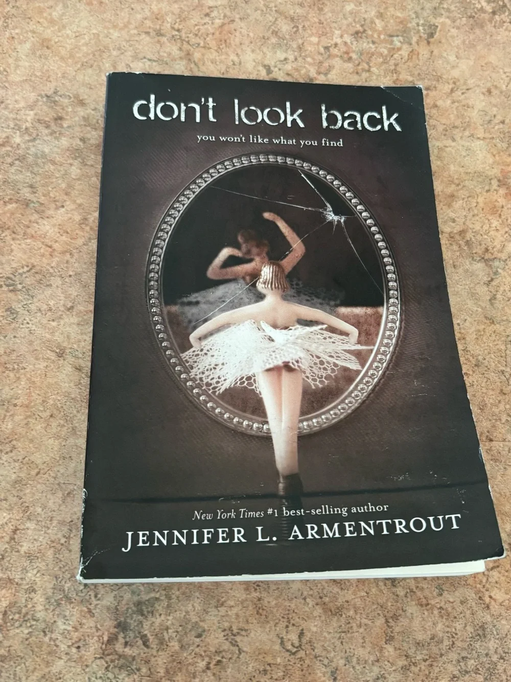 Don't Look Back by Jennifer L. Armentrout - paperback